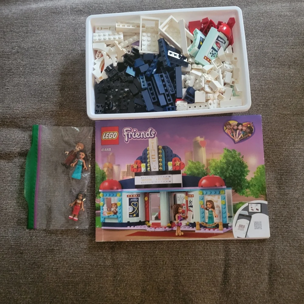 Lego-Andrea's Cinema 451 pieces, ages 7+, no box, have instruction book